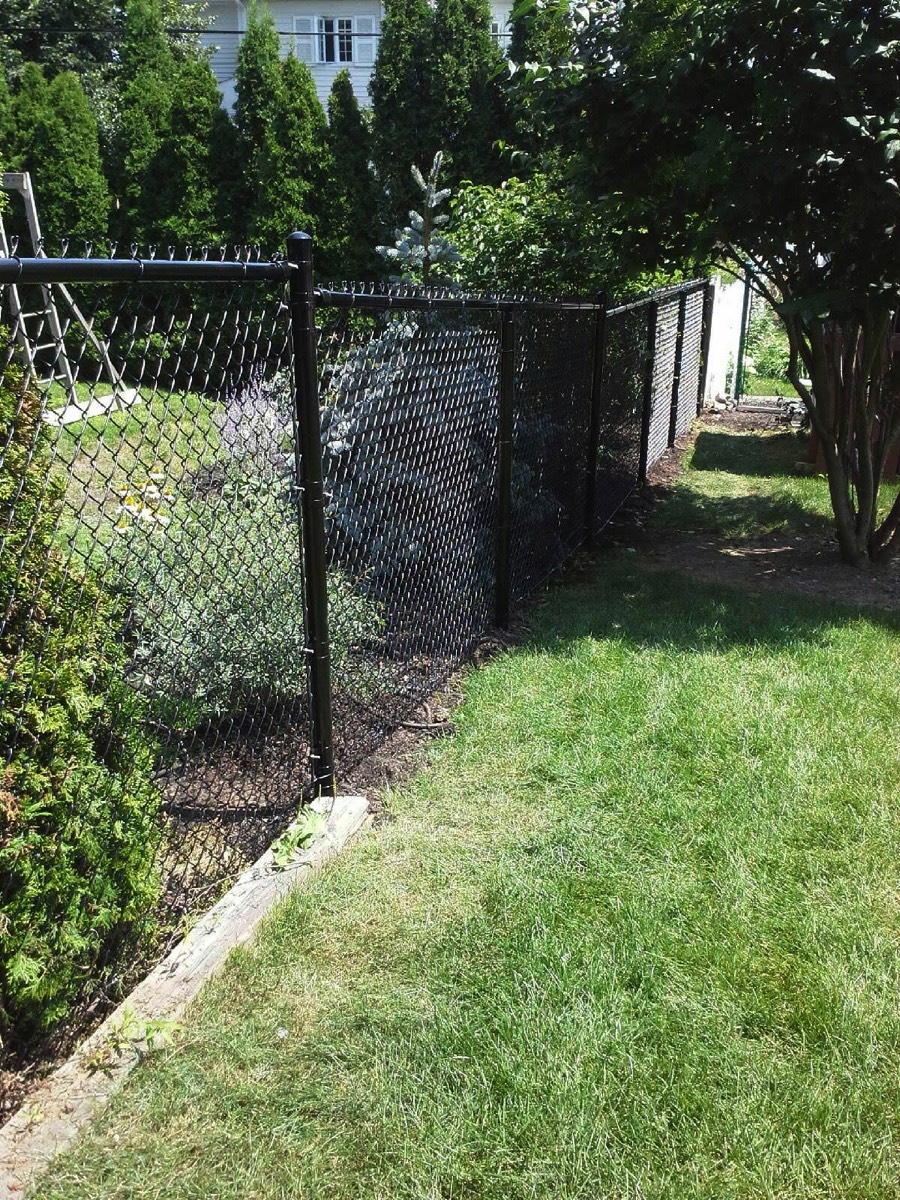 Mesh and slat fence