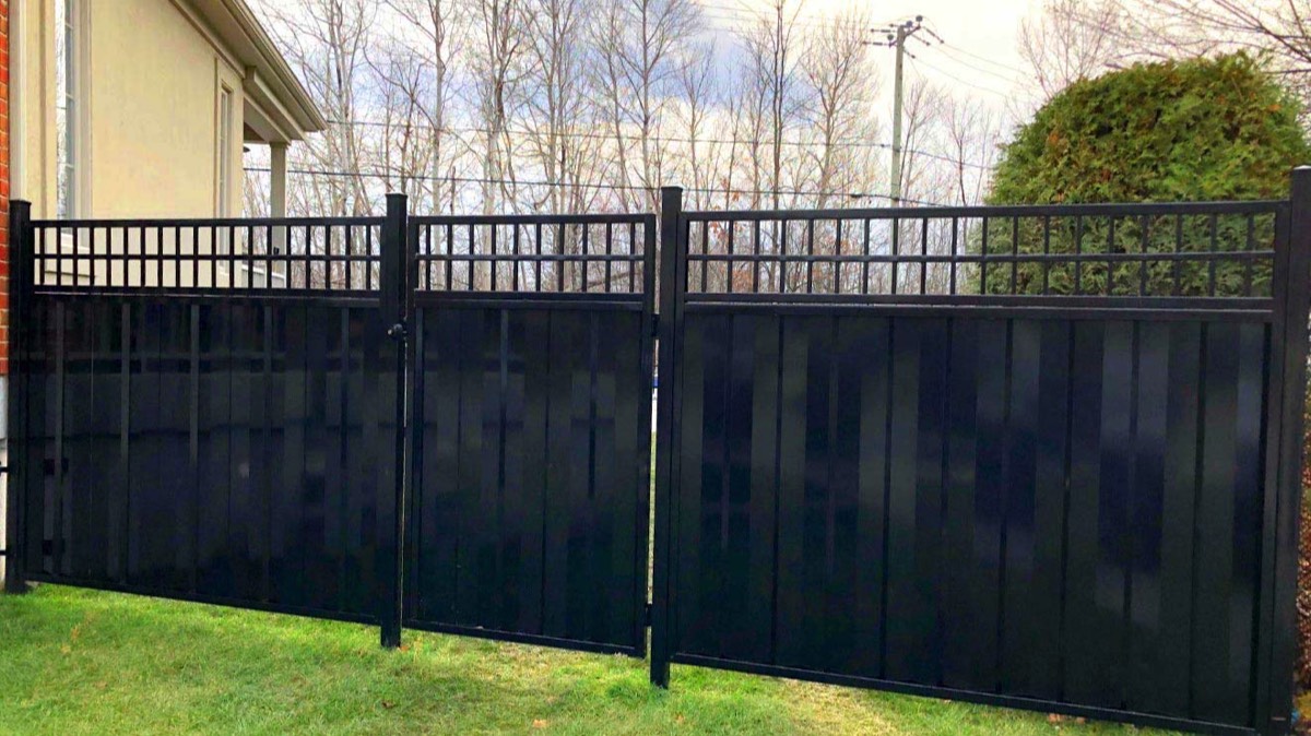 Privacy fence