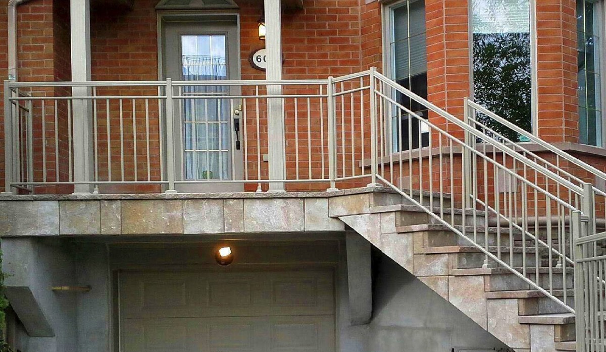 Aluminum railing